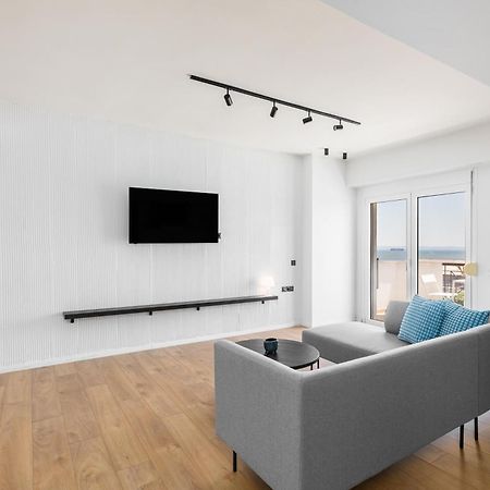 Celine By Halu!, Spacious Apartments Next To Business Hub เทสซาโลนิกิ ภายนอก รูปภาพ