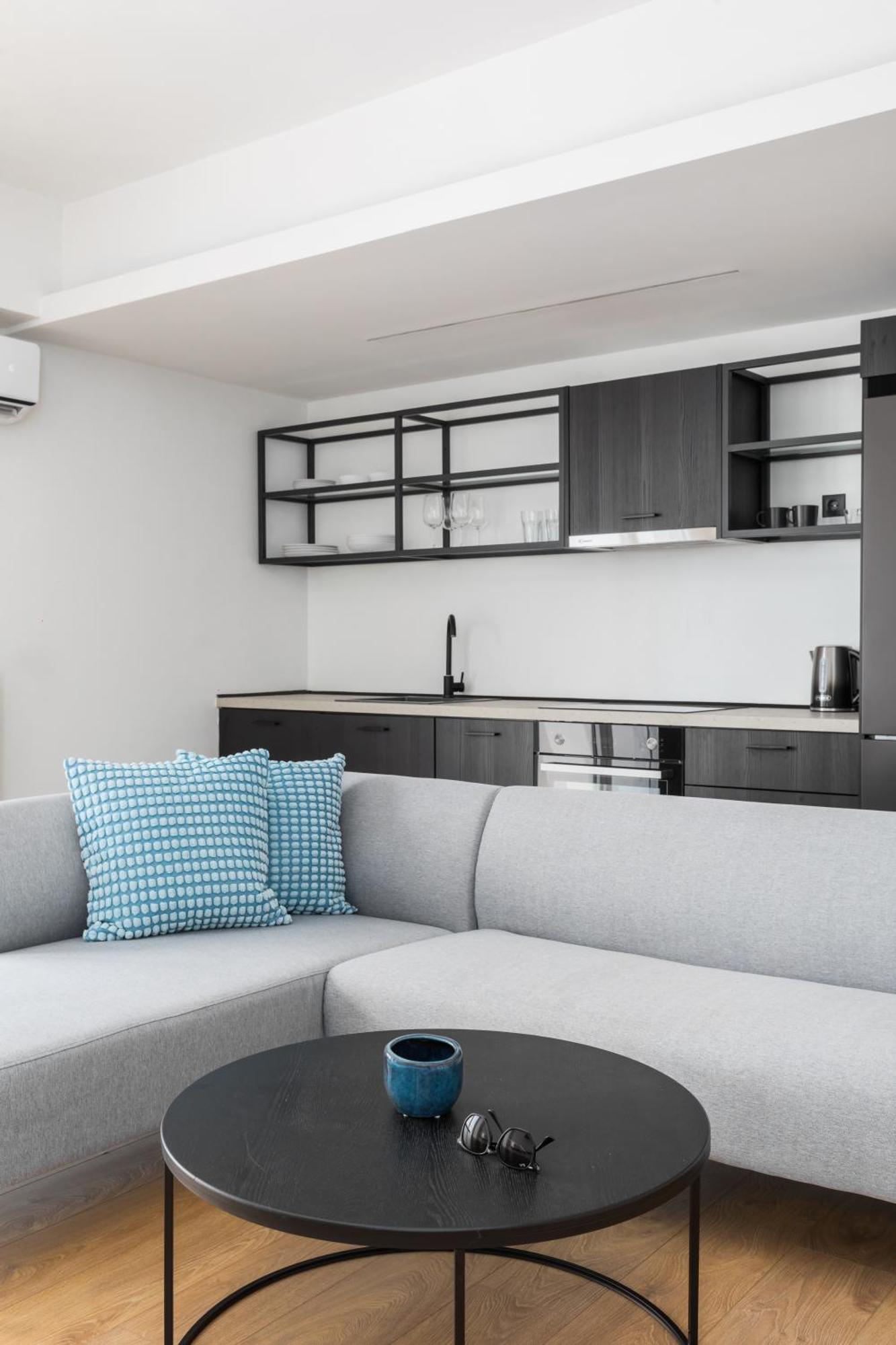 Celine By Halu!, Spacious Apartments Next To Business Hub เทสซาโลนิกิ ภายนอก รูปภาพ