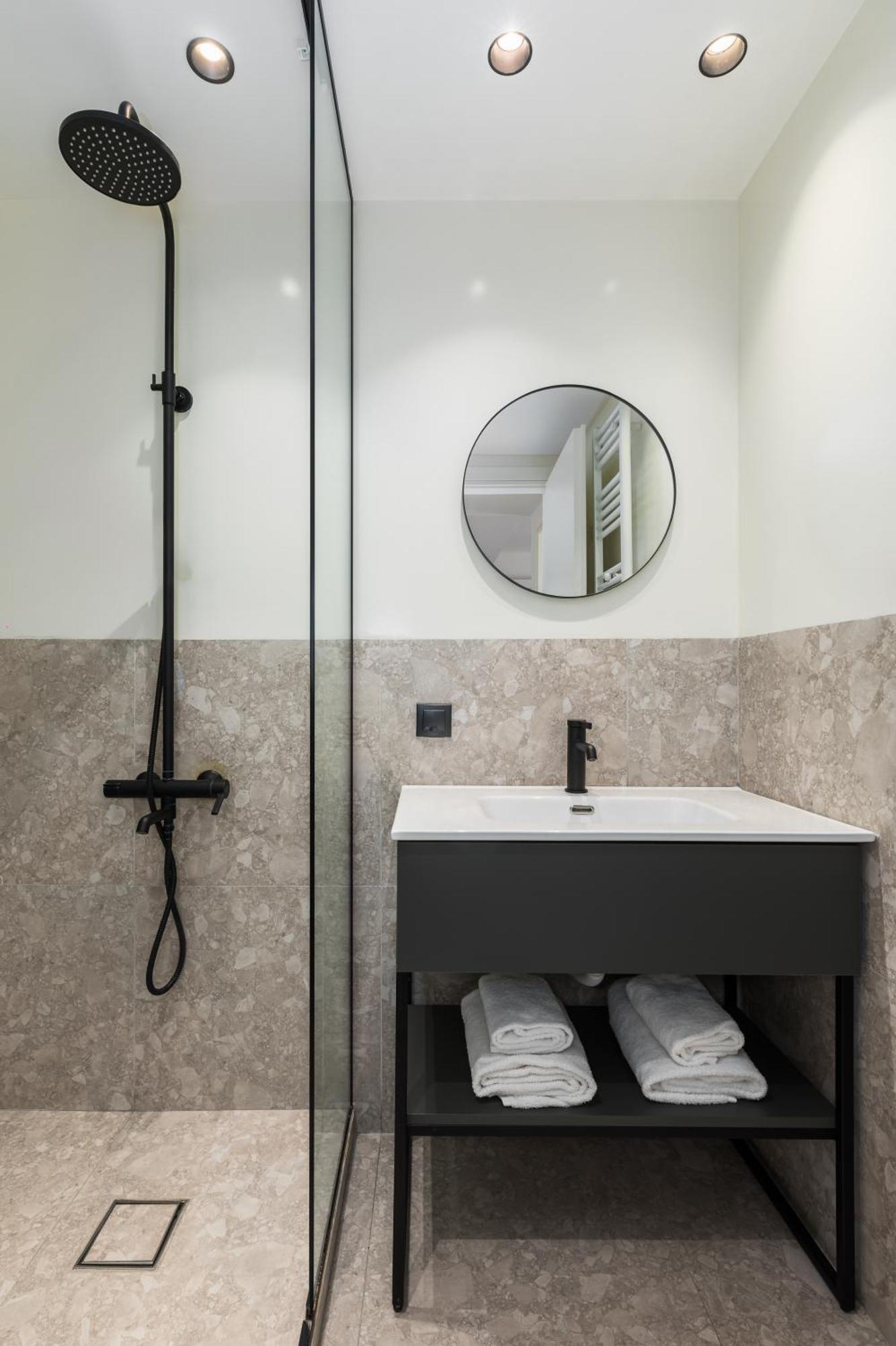 Celine By Halu!, Spacious Apartments Next To Business Hub เทสซาโลนิกิ ภายนอก รูปภาพ